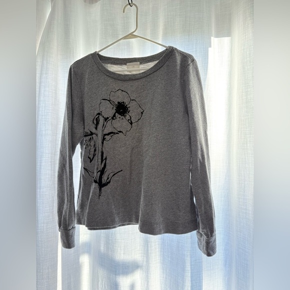 t. la Anthropologie Gray Sweatshirt w/ Black Velvet Flower Detail, Size Small - Picture 2 of 4